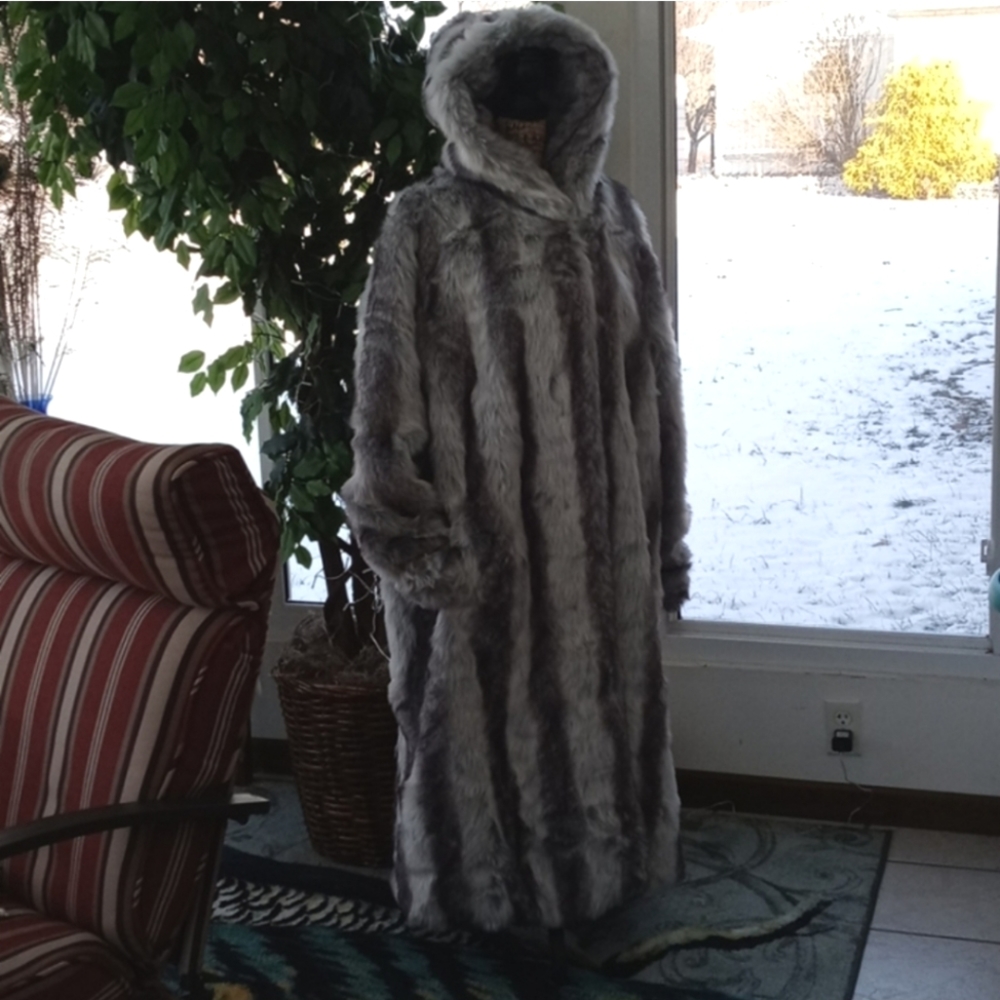 Plus Size 26/28 Faux Chinchilla Hooded Coat